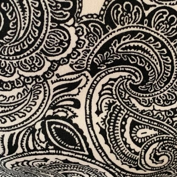 EXPRESS Black & White Zipped Paisley Pattern Cropped Top - Picture 8 of 9